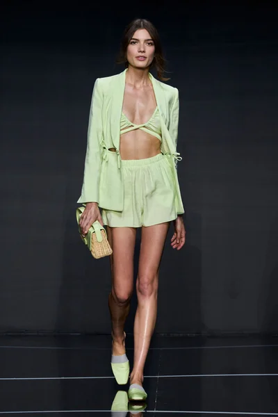 Look 28